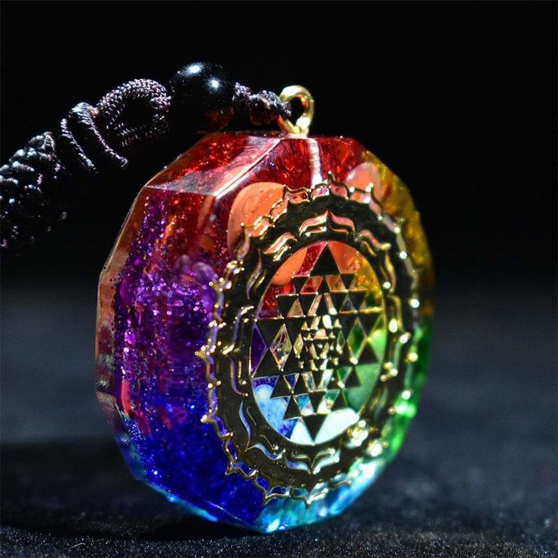 Chakra Orgonite 項鍊 - 平衡 Orgone 能量和 EMF 保護冥想首飾